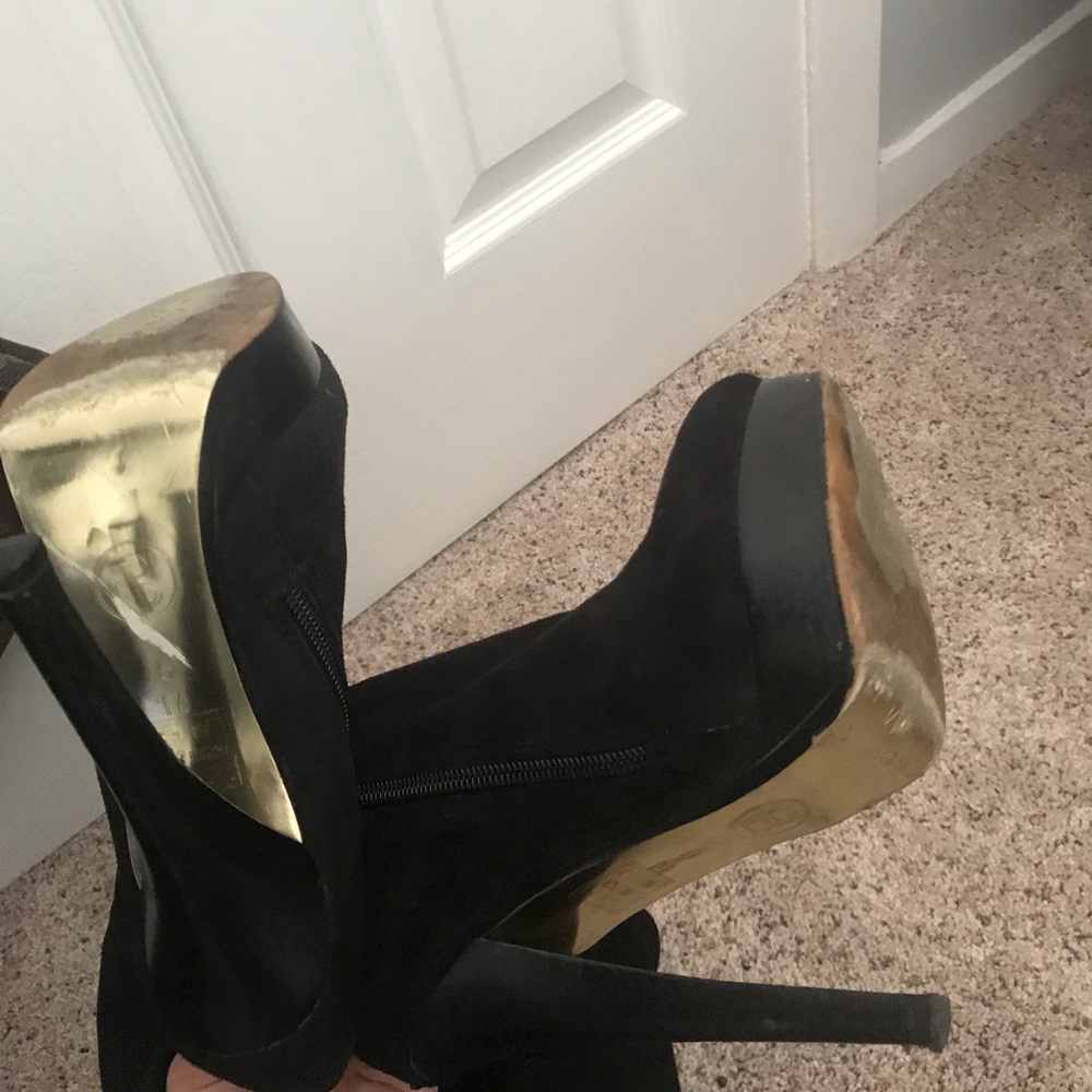 CLEAR OUT SALE! Bebe Daniela boots size 5 - Picture 2 of 8
